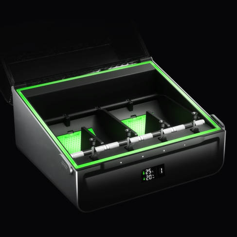 Герметичне, вологостійке сховище для котушок філаменту з осушувачами.